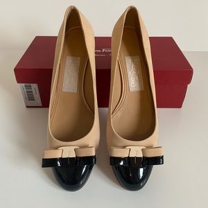 NEW Salvatore Ferragamo Vara Pumps